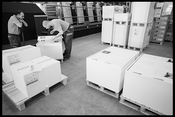 Impression du livre "face à elle" chez Genoud SA, © photographie denis ponté